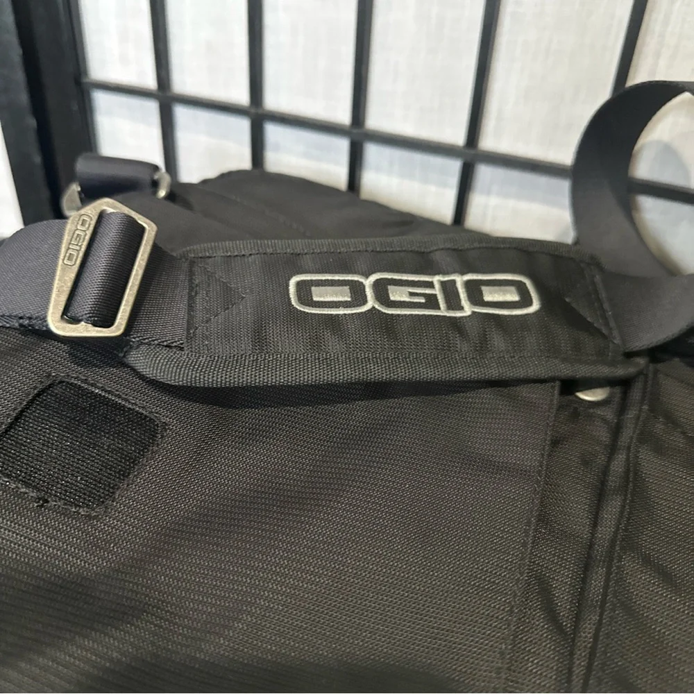 OGIO Black Messenger Computer Bag NWOT Lots Storage